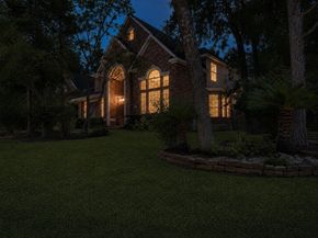 6 Meadow Rose Place, The Woodlands TX 77382