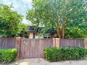 12027 Greenwood Forest Drive 29D, Houston TX 77066