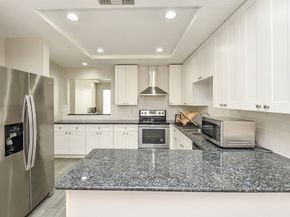 7655 S Braeswood Boulevard 27, Houston TX 77071