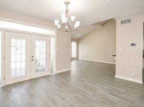 7655 S Braeswood Boulevard 27, Houston TX 77071