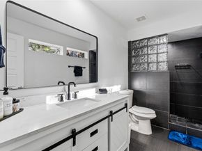 2025 Colquitt Street A, Houston TX 77098