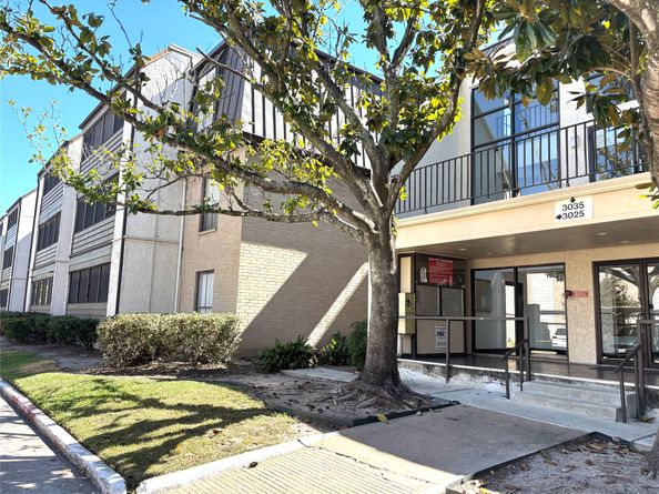 3025 Walnut Bend Lane 31, Houston TX 77042