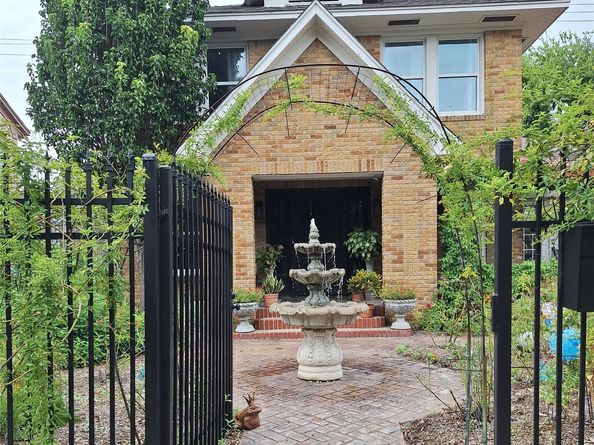 2417 Blodgett Street, Houston TX 77004