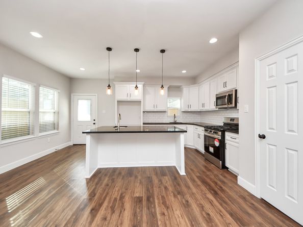 6910 J W Peavy Drive, Houston TX 77011