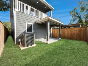 6910 J W Peavy Drive, Houston TX 77011