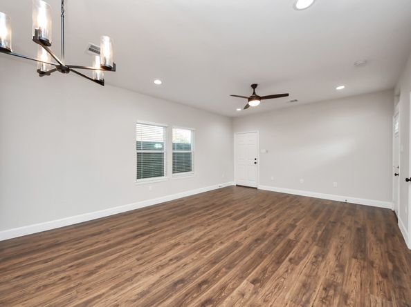 6910 J W Peavy Drive, Houston TX 77011