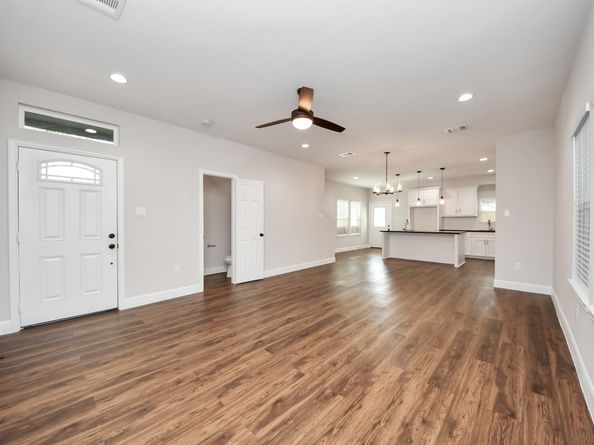 6910 J W Peavy Drive, Houston TX 77011