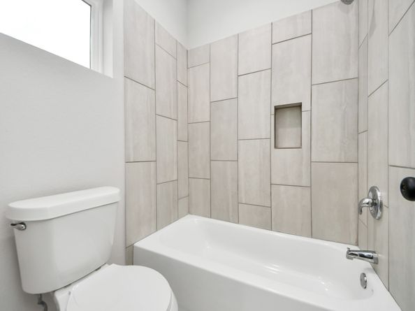 6910 J W Peavy Drive, Houston TX 77011