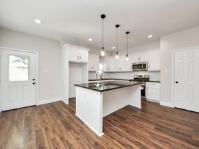 6910 J W Peavy Drive, Houston TX 77011