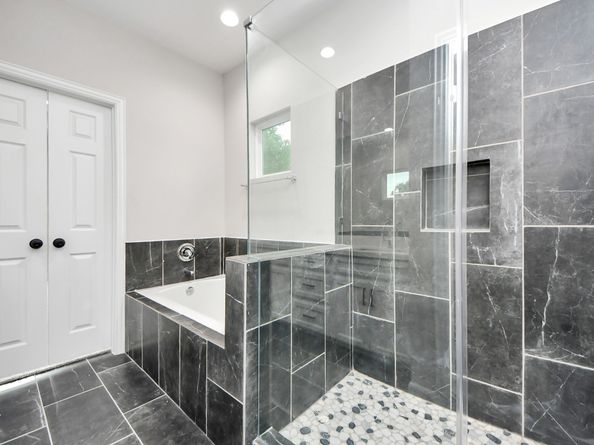 6910 J W Peavy Drive, Houston TX 77011