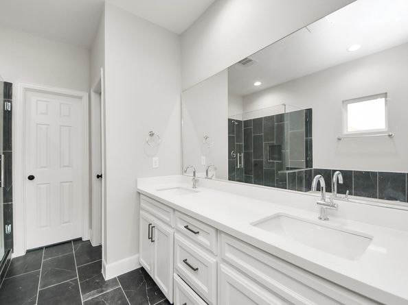 6910 J W Peavy Drive, Houston TX 77011