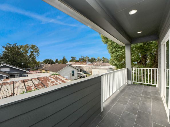 6910 J W Peavy Drive, Houston TX 77011