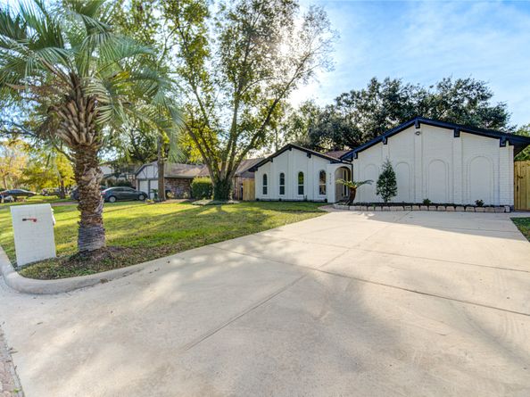 9719 Lawngate Drive, Houston TX 77080