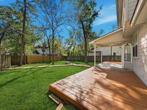 82 N Apple Springs Circle, The Woodlands TX 77382