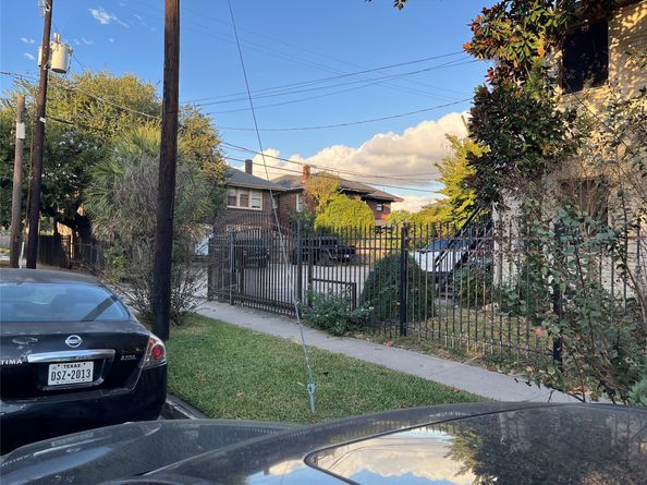 1540 Hawthorne Street 4, Houston TX 77006