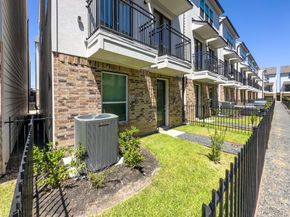 1276 N Post Oak Road B, Houston TX 77055