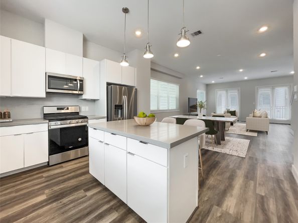 1276 N Post Oak Road B, Houston TX 77055