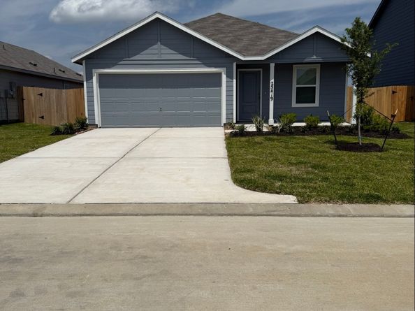 25613 Rose Creek Drive, Cleveland TX 77328