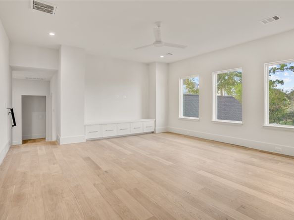 1619 Woodvine Drive, Houston TX 77055