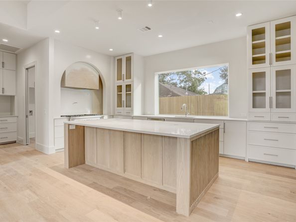 1619 Woodvine Drive, Houston TX 77055