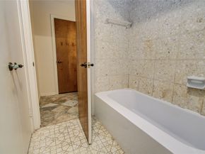 10915 Kitty Brook Drive, Houston TX 77071