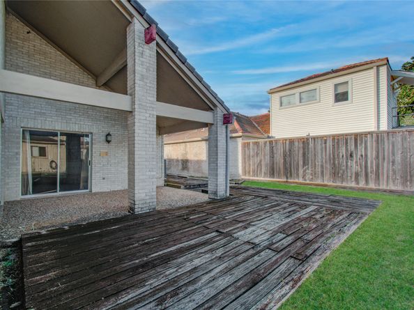 10915 Kitty Brook Drive, Houston TX 77071