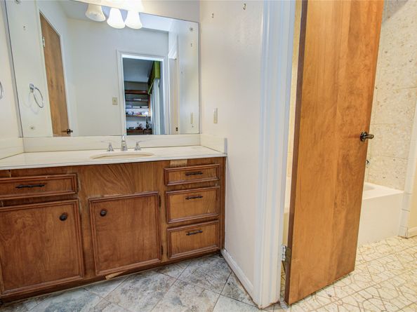 10915 Kitty Brook Drive, Houston TX 77071