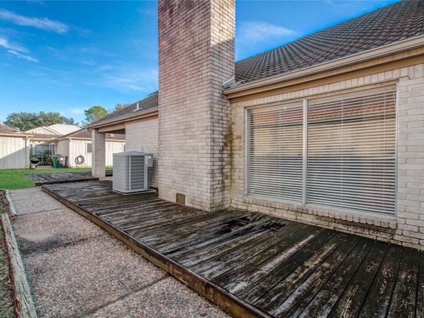 10915 Kitty Brook Drive, Houston TX 77071