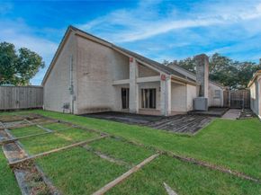 10915 Kitty Brook Drive, Houston TX 77071