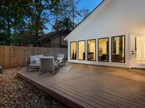 16 Crinkleroot Court, The Woodlands TX 77380