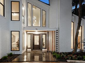 16 Crinkleroot Court, The Woodlands TX 77380