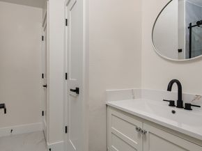 16 Crinkleroot Court, The Woodlands TX 77380