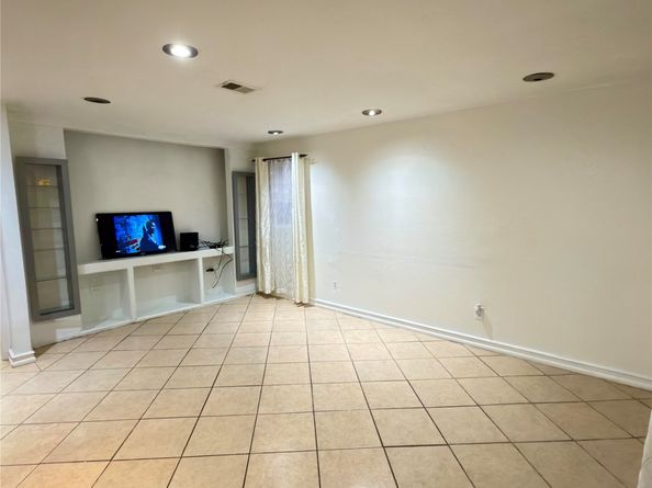 6406 Tall Willow Drive, Houston TX 77088