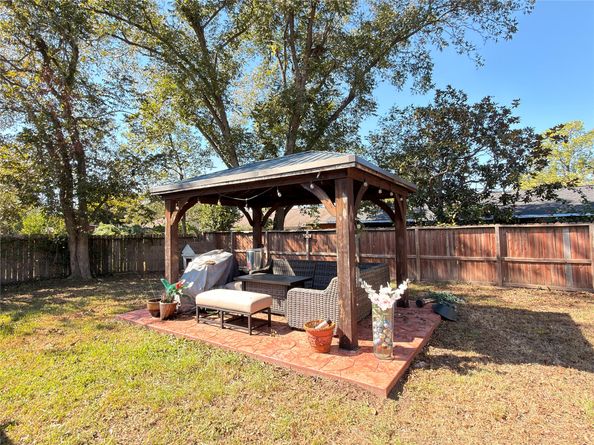 6406 Tall Willow Drive, Houston TX 77088