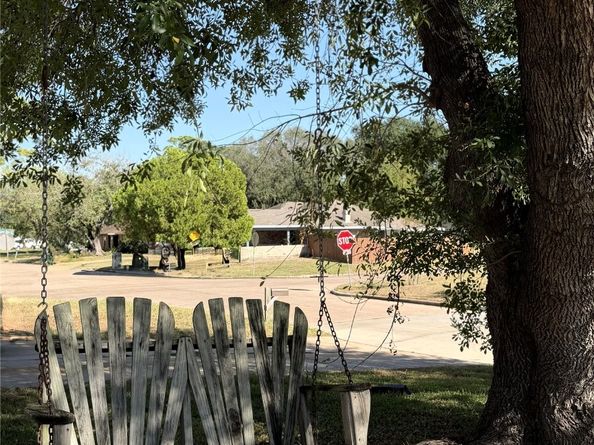 6406 Tall Willow Drive, Houston TX 77088