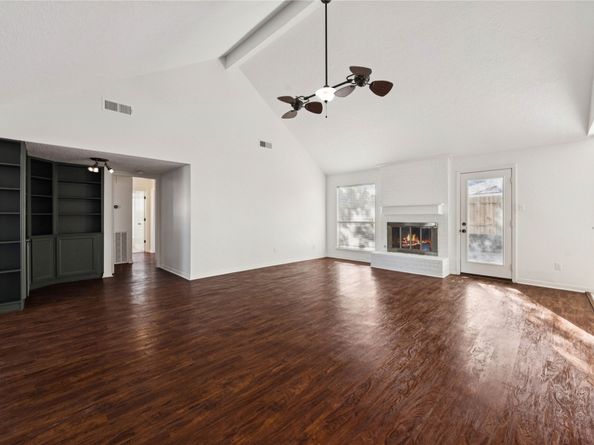 6611 Castle Lane Drive, Houston TX 77066