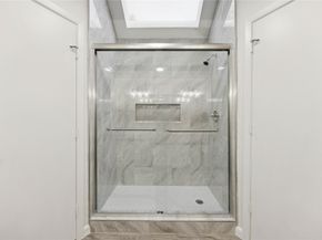 6611 Castle Lane Drive, Houston TX 77066