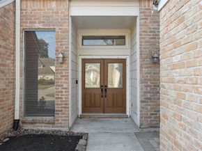 6611 Castle Lane Drive, Houston TX 77066