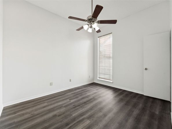 6611 Castle Lane Drive, Houston TX 77066