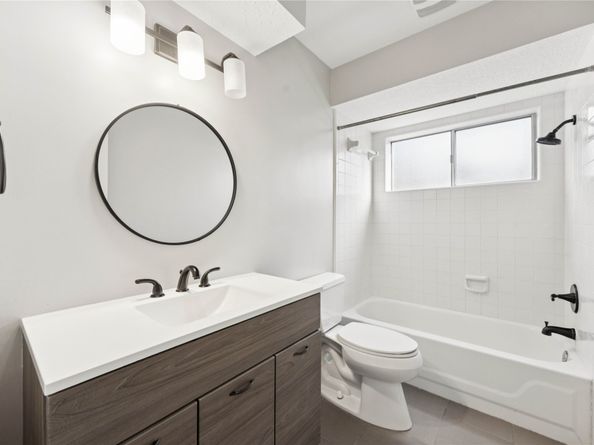 6611 Castle Lane Drive, Houston TX 77066