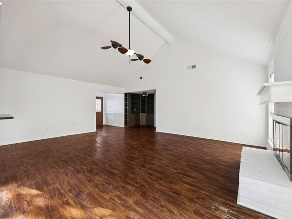 6611 Castle Lane Drive, Houston TX 77066