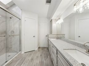 6611 Castle Lane Drive, Houston TX 77066