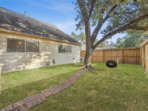 6611 Castle Lane Drive, Houston TX 77066