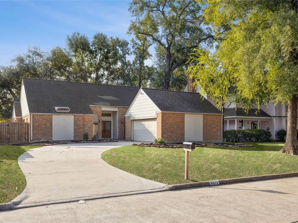 6611 Castle Lane Drive, Houston TX 77066