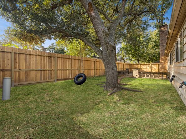 6611 Castle Lane Drive, Houston TX 77066