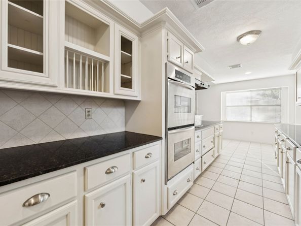 6611 Castle Lane Drive, Houston TX 77066