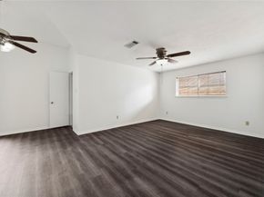 6611 Castle Lane Drive, Houston TX 77066