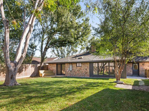 5826 Dumfries Drive, Houston TX 77096