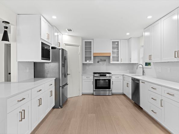 5826 Dumfries Drive, Houston TX 77096