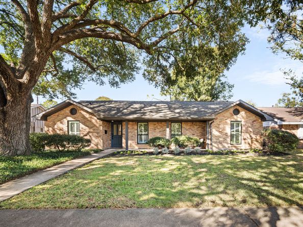 5826 Dumfries Drive, Houston TX 77096